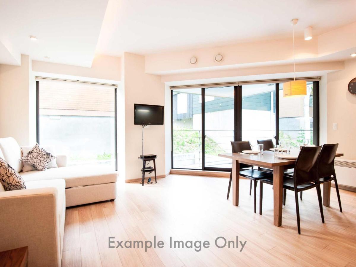 Akazora Aparthotel Кучан Стая снимка